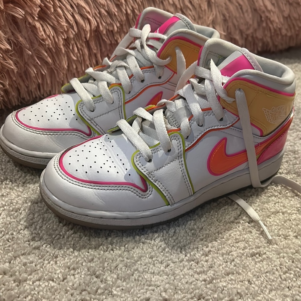 NIKE Air Jordan 1 Mid Edge Glow 4Y Women’s 5.5